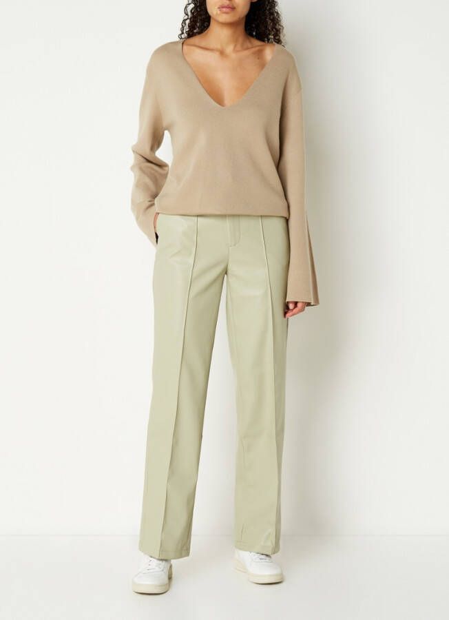 NA-KD NA KD High waist straight fit pantalon van imitatieleer met steekzakken