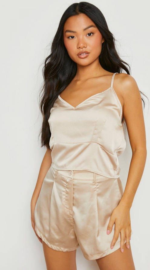 boohoo Petite Getailleerde Satijnen Shorts, Stone