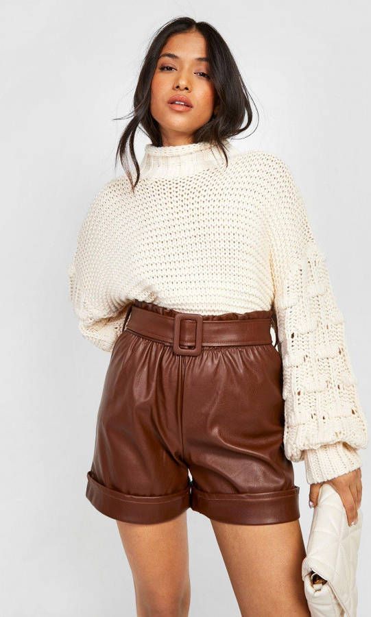 boohoo Petite Pu Shorts Met Ceintuur En Geplooide Taille, Chocolate
