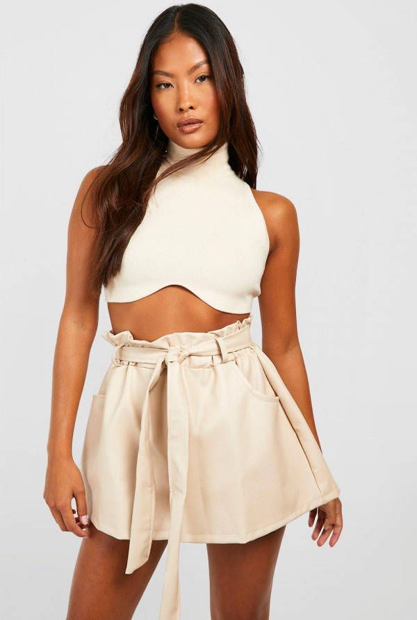 boohoo Petite Pu Shorts Met Geplooide Taille, Beige
