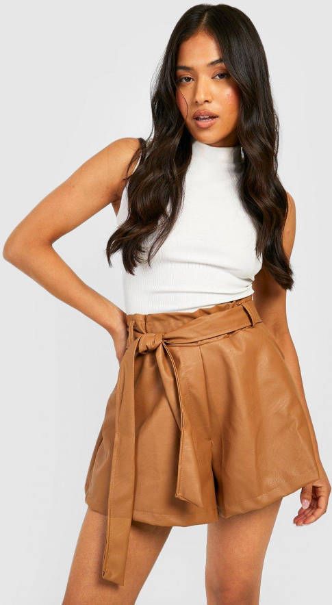 boohoo Petite Pu Shorts Met Geplooide Taille, Chocolate