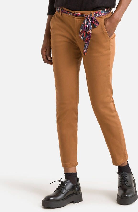 Freeman T. Porter Chino Claudia Felicita met gedessineerde sjaaltjesceintuur die gestrikt moet worden(2 delig )