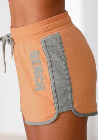 Bench. Sweatshort met contrastkleurige inzetten en logoprint