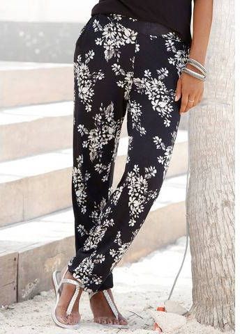 Lascana Strandbroek, met stijlvolle bloemenprint