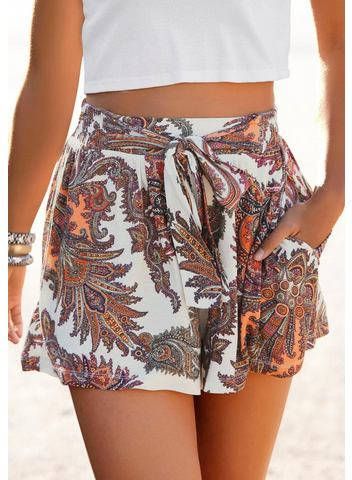 Lascana Strandshort met een bindstrik en paisleyprint