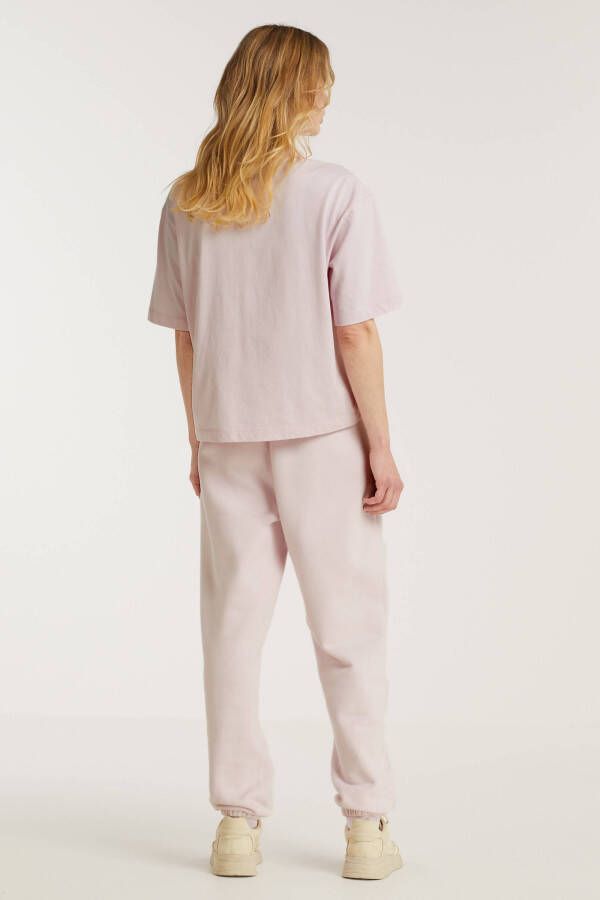 Catwalk Junkie tapered fit sweatpants Easy Going met biologisch katoen lichtroze